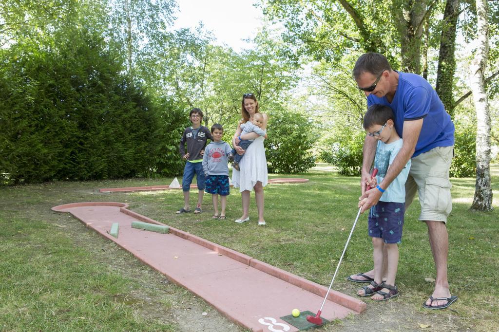 Camping Officiel Siblu Domaine De Dugny Onzain Exterior foto