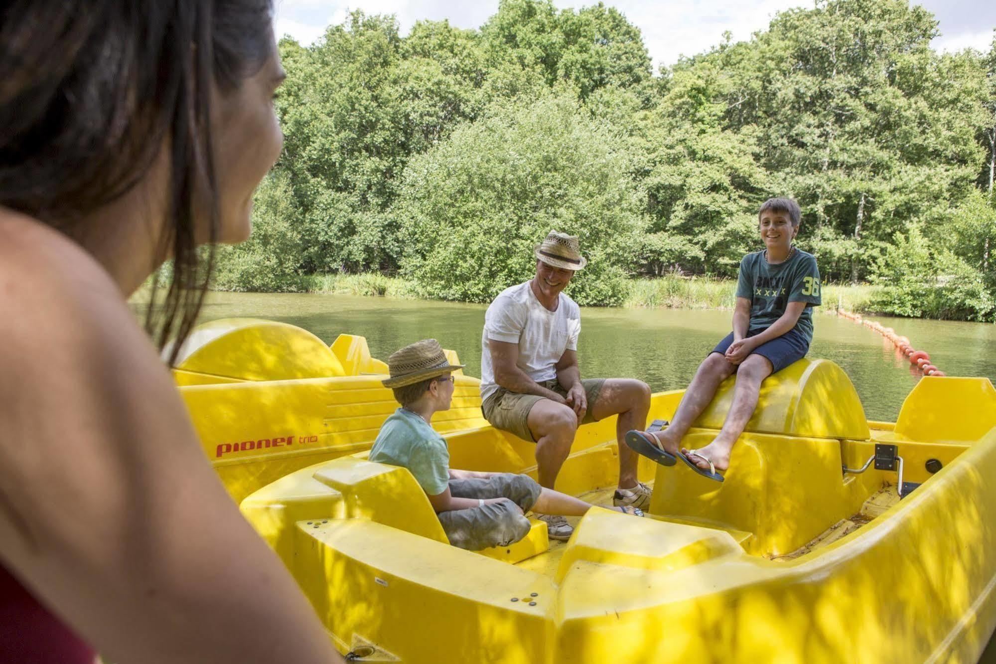 Camping Officiel Siblu Domaine De Dugny Onzain Exterior foto