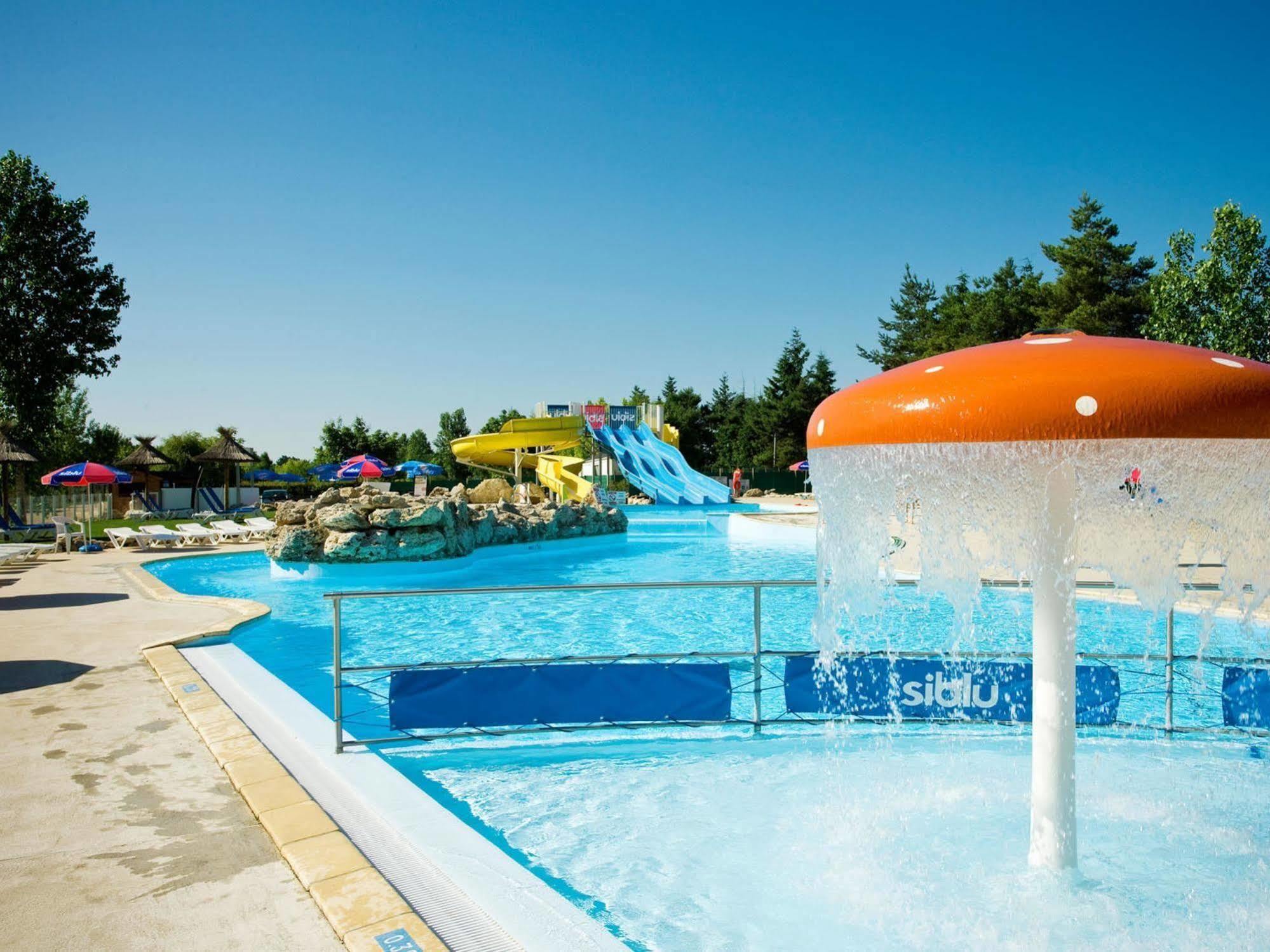 Camping Officiel Siblu Domaine De Dugny Onzain Exterior foto